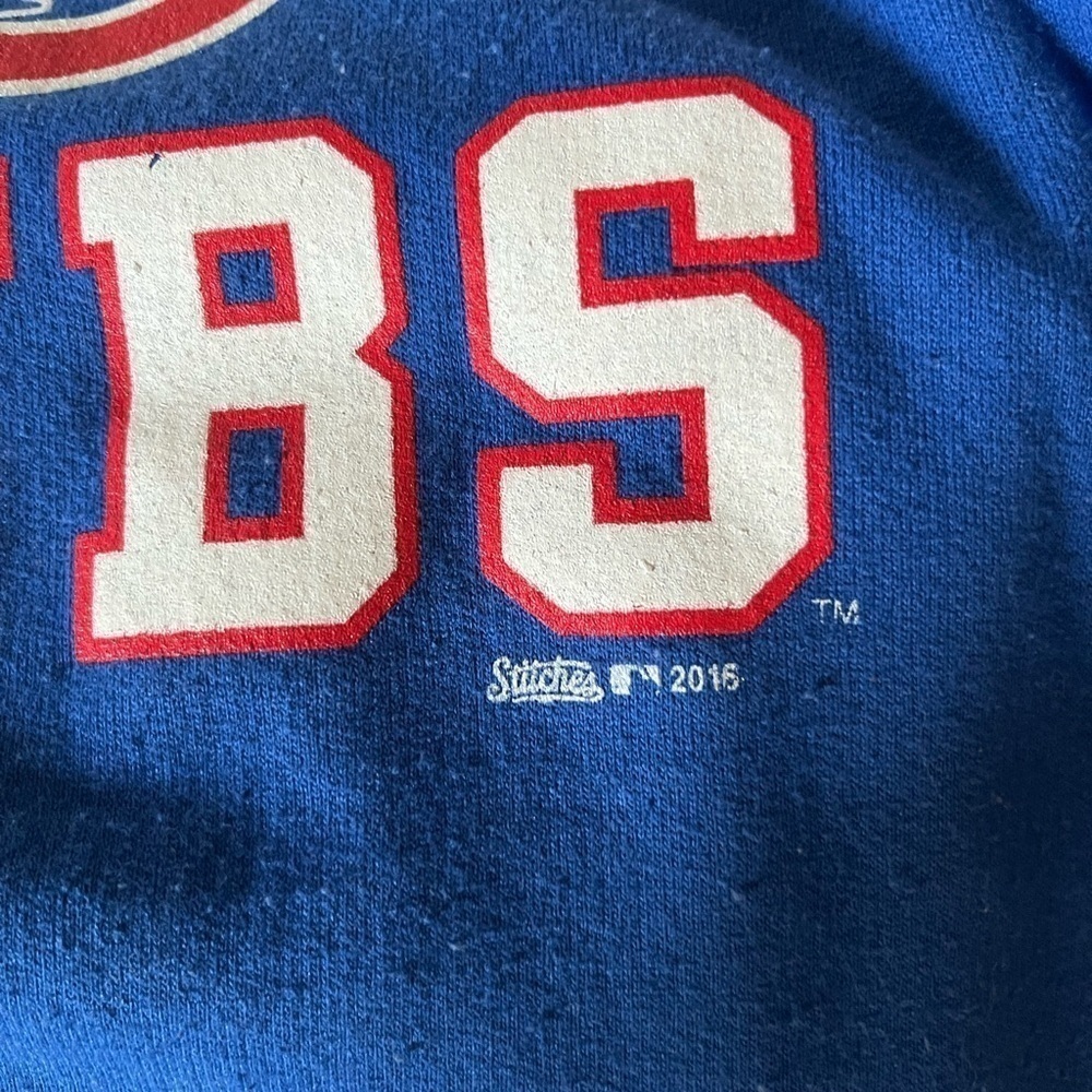Men’s Chicago Cubs Hoodie - Picture 3 of 5